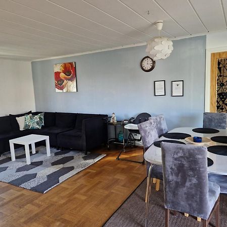 Villa Med Egen Parkering. Moejlighet Att Boka Fran 1 Och Upp Till 5 Personer. Örebro Extérieur photo