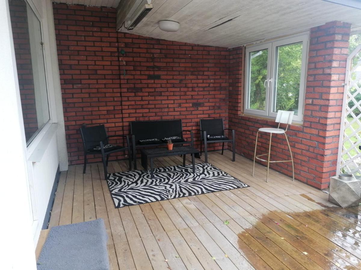 Villa Med Egen Parkering. Moejlighet Att Boka Fran 1 Och Upp Till 5 Personer. Örebro Extérieur photo