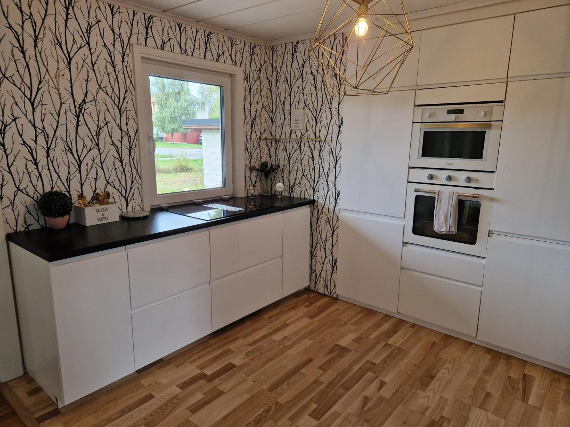 Villa Med Egen Parkering. Moejlighet Att Boka Fran 1 Och Upp Till 5 Personer. Örebro Extérieur photo