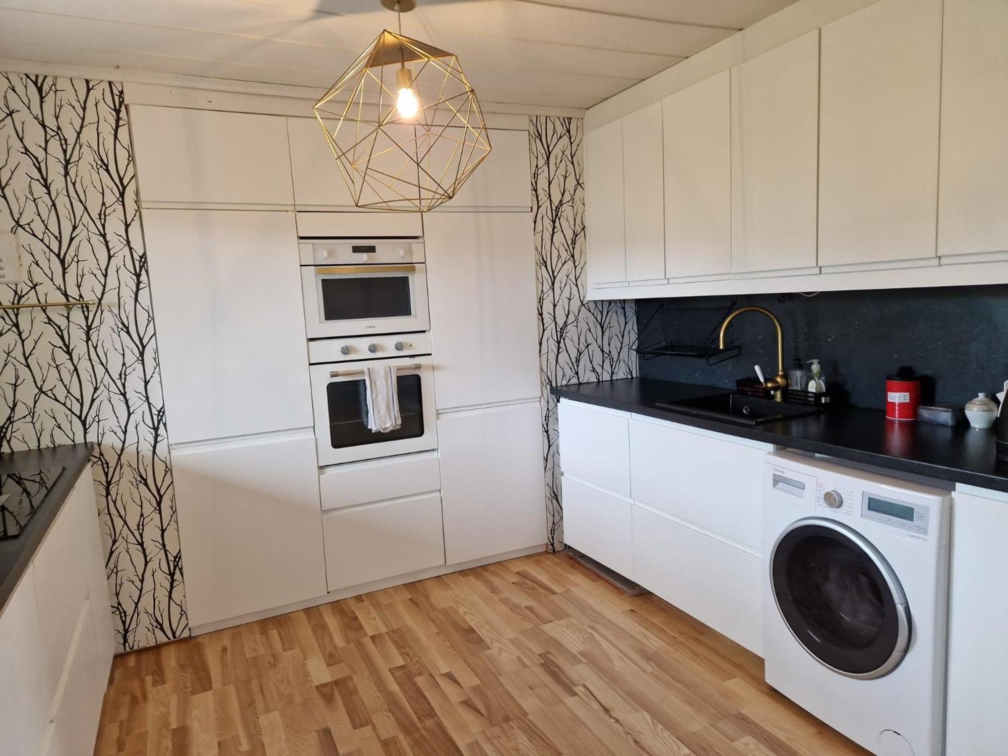 Villa Med Egen Parkering. Moejlighet Att Boka Fran 1 Och Upp Till 5 Personer. Örebro Extérieur photo