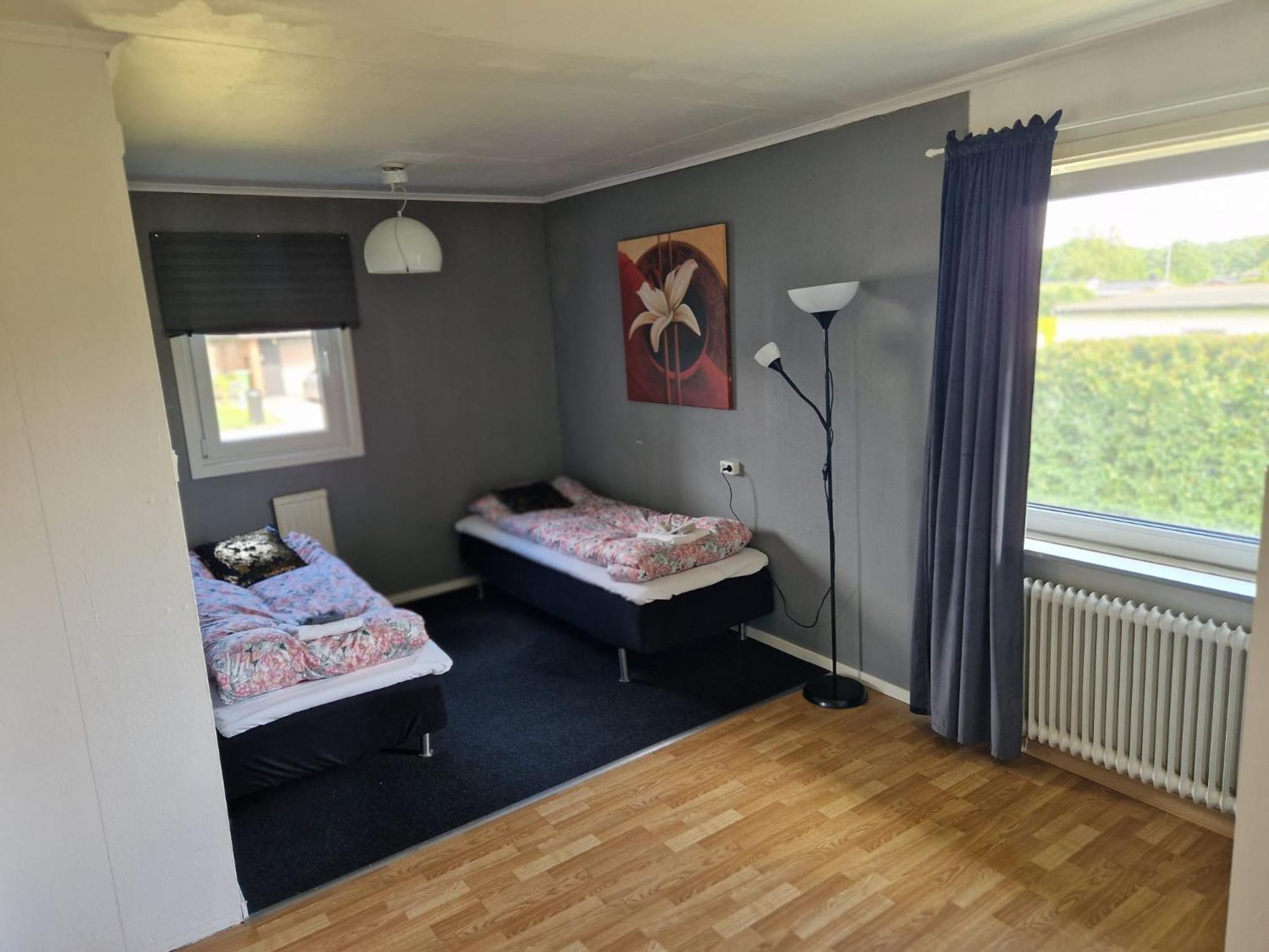 Villa Med Egen Parkering. Moejlighet Att Boka Fran 1 Och Upp Till 5 Personer. Örebro Extérieur photo