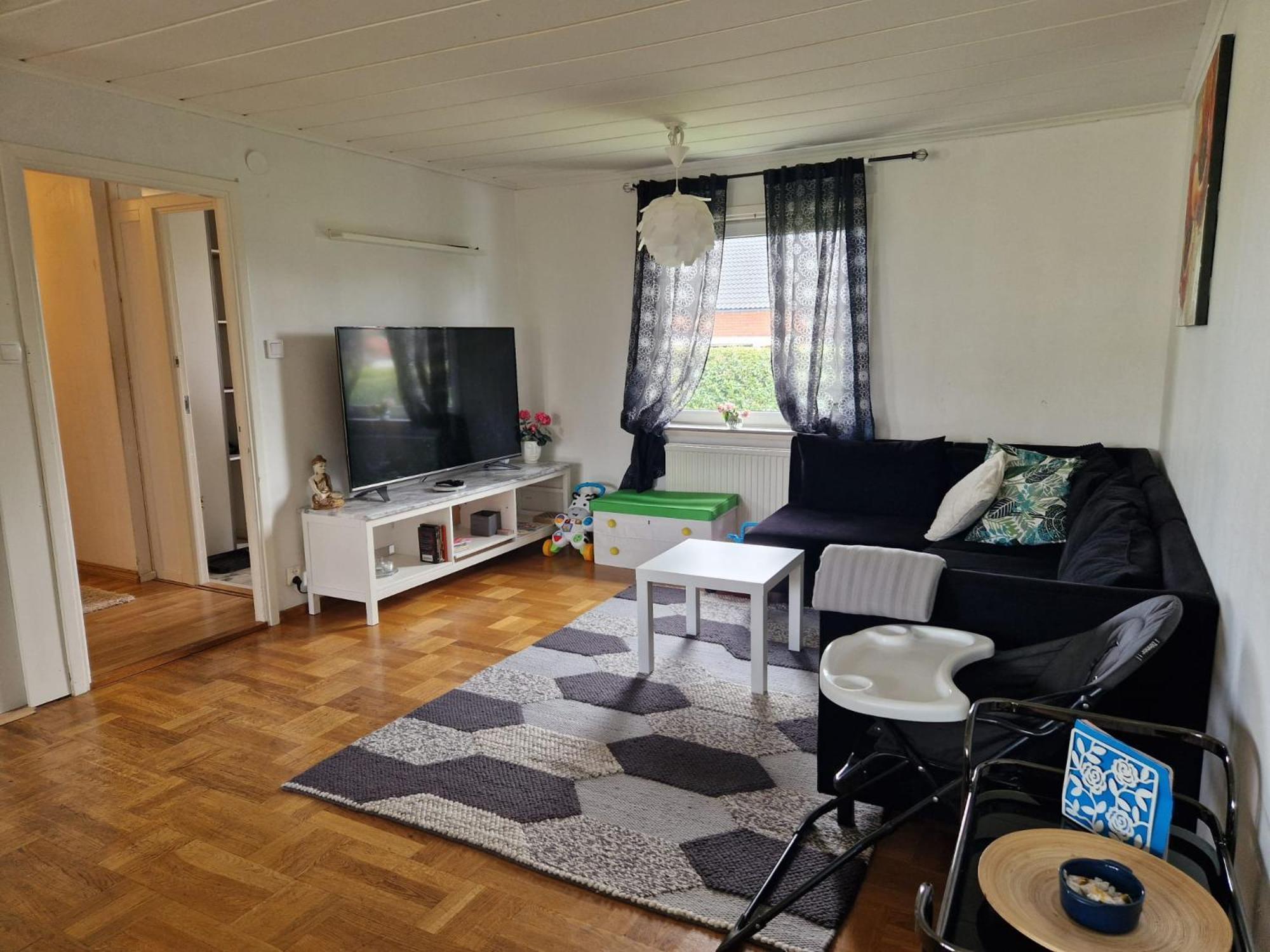 Villa Med Egen Parkering. Moejlighet Att Boka Fran 1 Och Upp Till 5 Personer. Örebro Extérieur photo