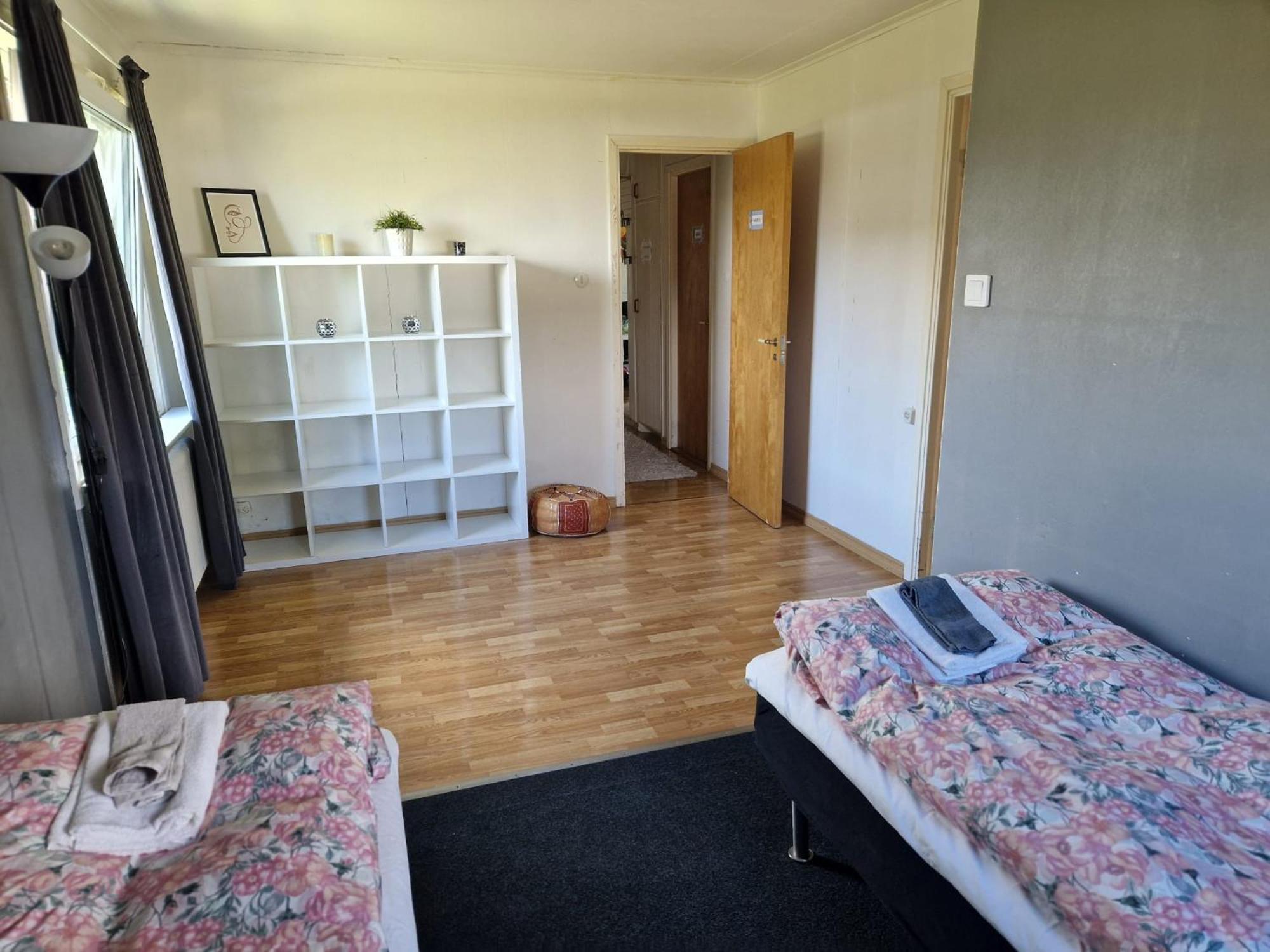 Villa Med Egen Parkering. Moejlighet Att Boka Fran 1 Och Upp Till 5 Personer. Örebro Extérieur photo